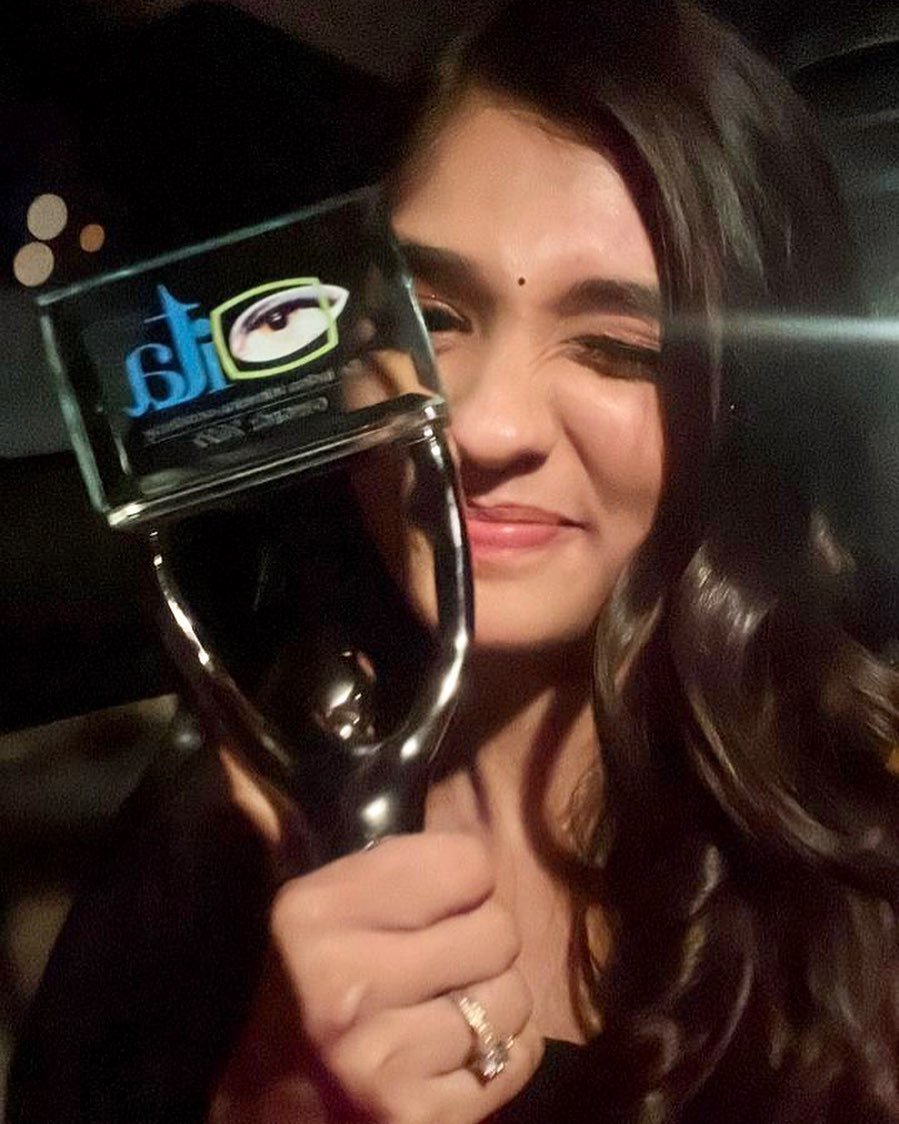 Pranali Rathod holds a trophy beside her face
